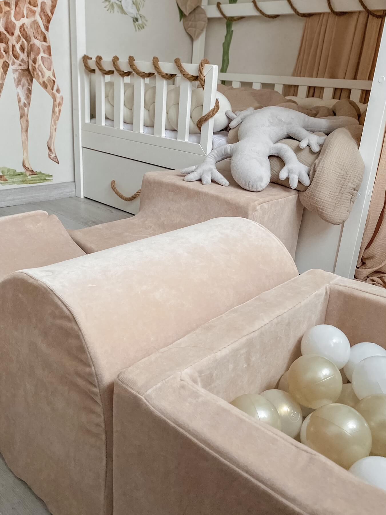Foam play area with bridge and micro velvet soft beige pool + 100 balls